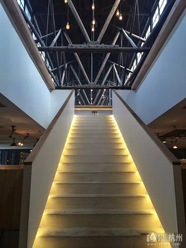 单程机票不到200元,一个周末外加一两天就可以