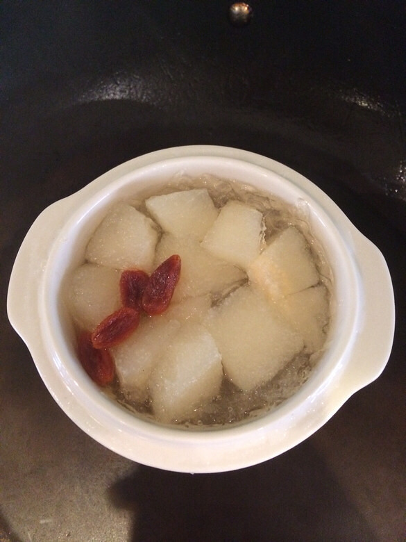 怀孕的时候吃燕窝是最好的补品。燕窝性平味-