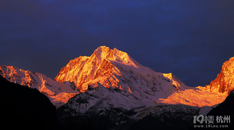 稻城亚丁机票价格 成都到稻城亚丁景区图片-今