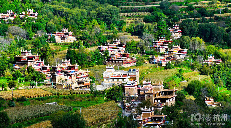 重庆到稻城亚丁自驾游 稻城亚丁酒店-Shoppin