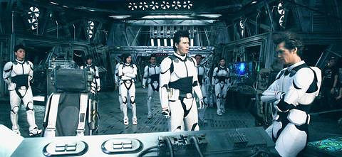 日《火星异种》公布片场照 伊藤英明挑战宇航服-影片推荐-电影陪审团-杭州19楼