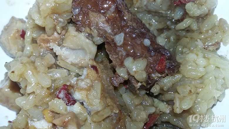 菜粽子，頭一次吃，蛋黃、板栗神馬的都弱爆啦