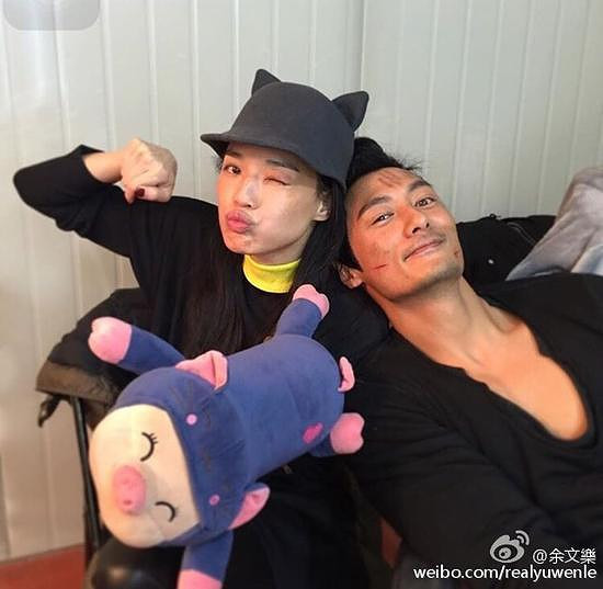 舒淇探班余文乐彭于晏 卖萌合影关系亲密-影片