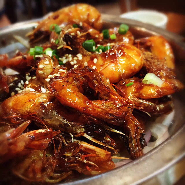 肉肉+红烧虾，有点油炸过，好吃看得见-19楼私房菜-杭州19楼