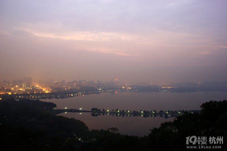 1月6日 周三 夜爬宝石山,环走西湖健身 !-结伴同