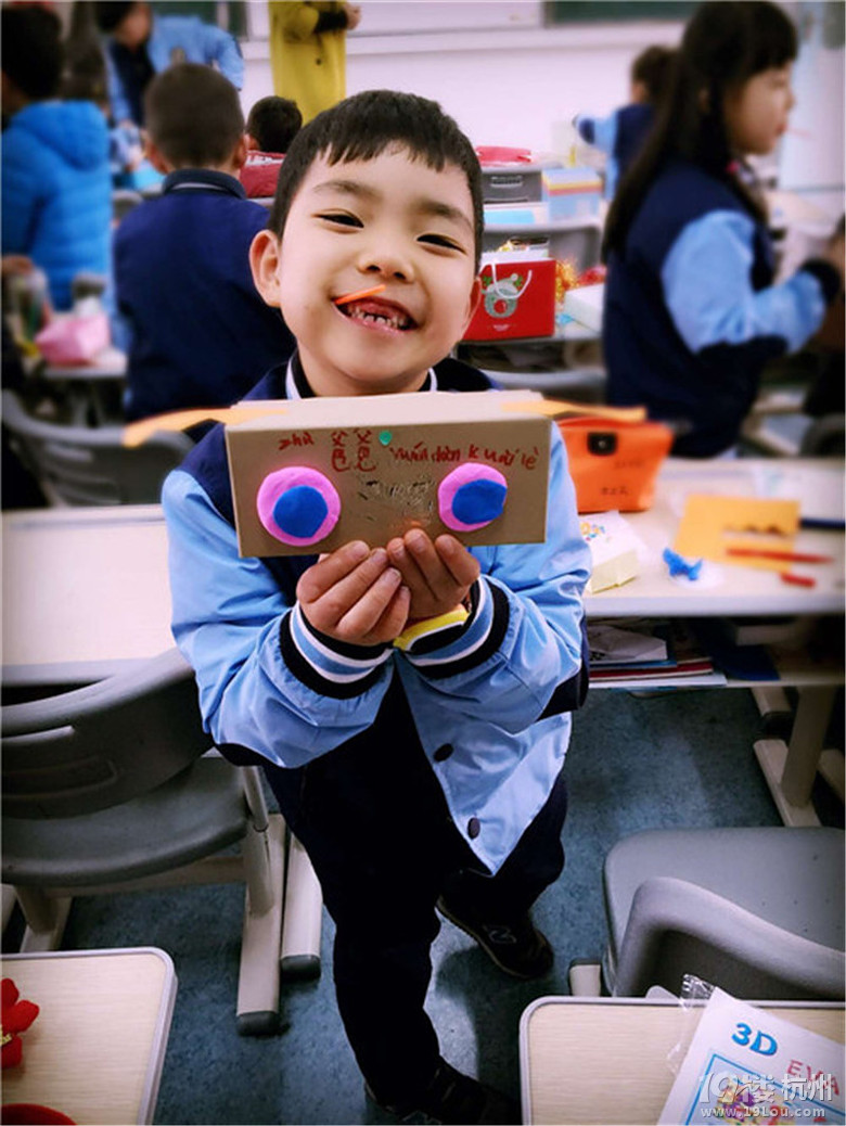 你听说了吗?他们在童话城堡里和伙伴们一起过