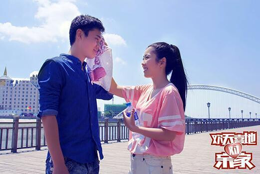 《欢天喜地对亲家》热播 李晓鹏演三情好戏-