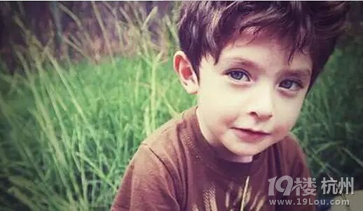 怎樣做到讓孩子五年如一日早睡早起 附不同階段最佳睡眠時(shí)間表