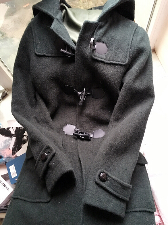 裙子是莫斯奇诺的款,买的死贵,全新,80