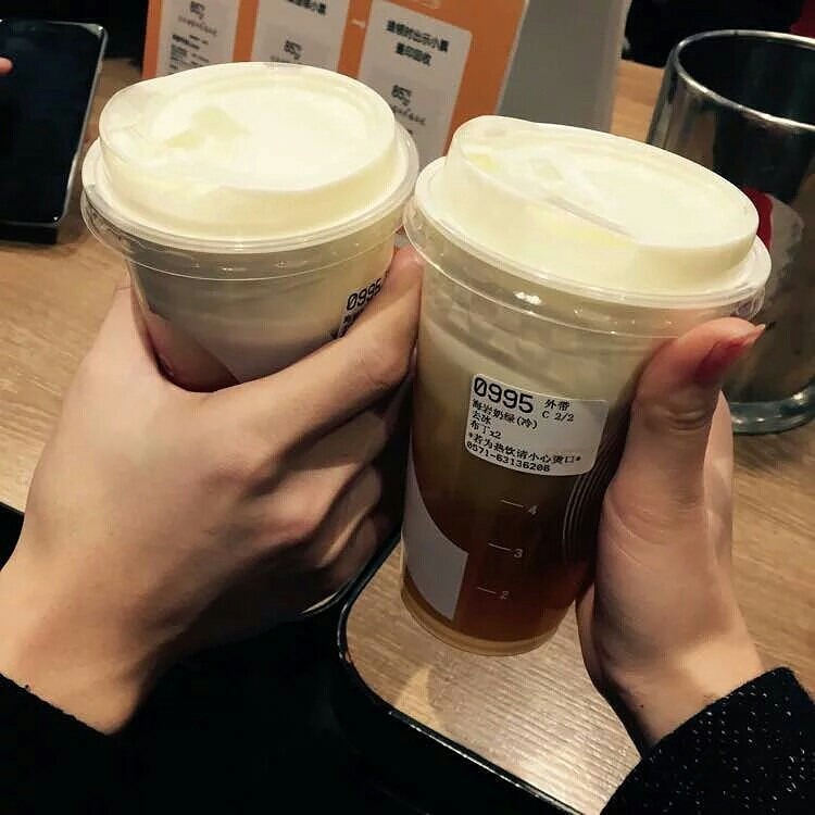 海岩奶绿,哈哈,被窝抓到了吧,和谁在一起