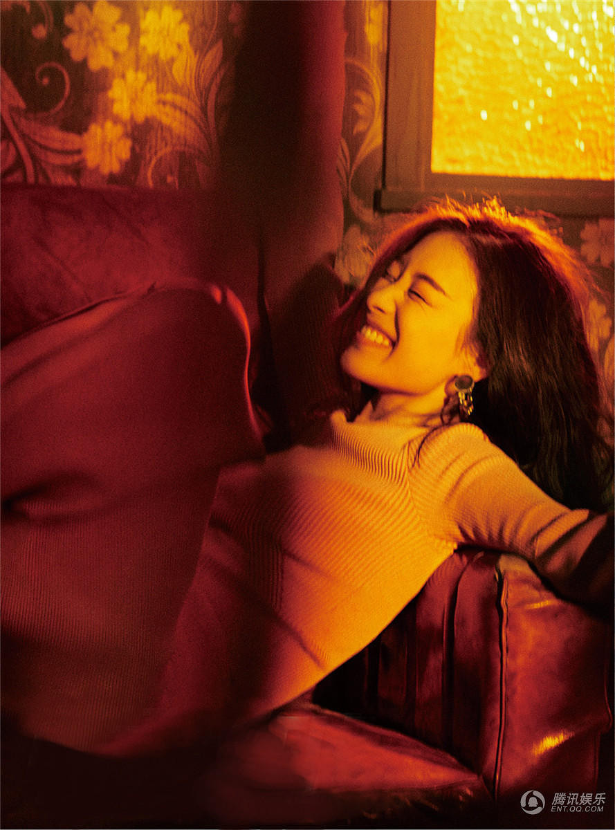 高清:倪妮登杂志开季双封 柔美率性气场全开-八卦田