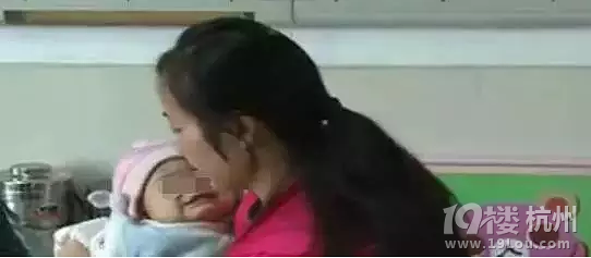用這個(gè)喝奶，女嬰竟變腦癱！父母千萬要小心！�。�