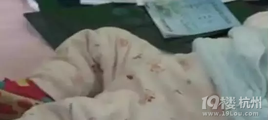 用這個(gè)喝奶，女嬰竟變腦癱！父母千萬要小心！��！