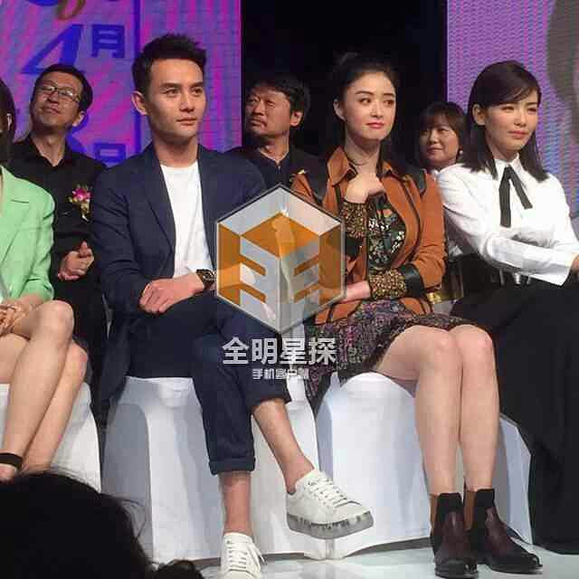 王凯蒋欣现身发布会，窃窃私语交谈甚欢 2