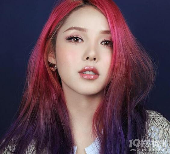 韓國最會化妝的妹子也最會弄頭發(fā) PONY的無敵發(fā)色