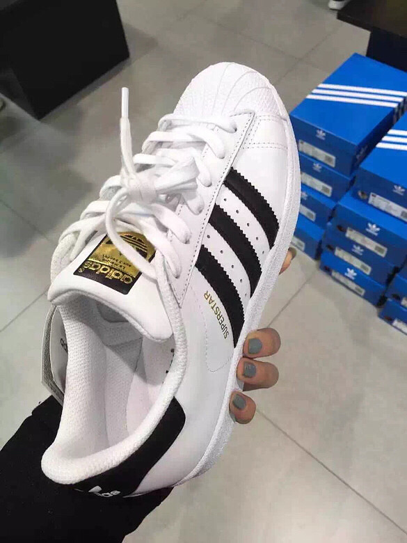 阿迪黑金标230尺码一双 韩国专卖店直邮