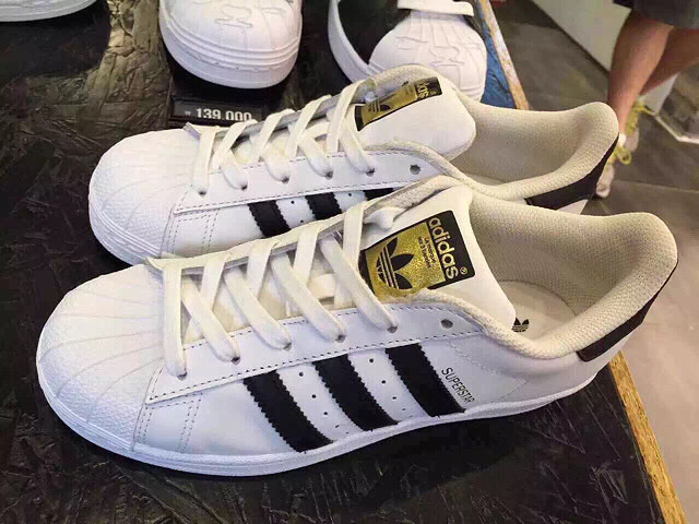 阿迪黑金标230尺码一双 韩国专卖店直邮