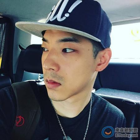 男歌手10年前跨国捐骨髓救人 女孩儿重生长大