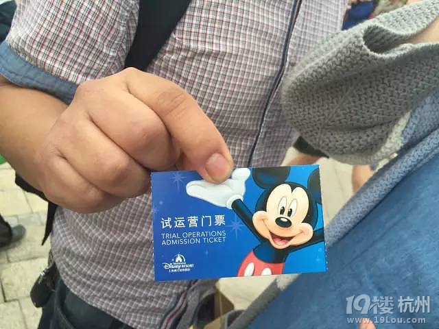 第一批體驗上海迪士尼的人，據(jù)說都已哭暈回不來了...