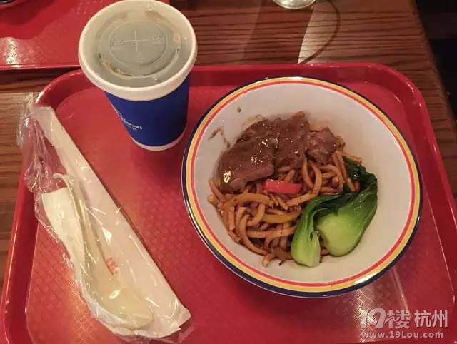第一批體驗上海迪士尼的人，據(jù)說都已哭暈回不來了...
