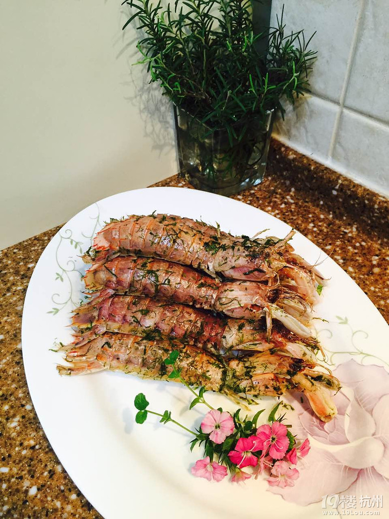 應(yīng)季的食材最給力----椒鹽苔香富貴蝦