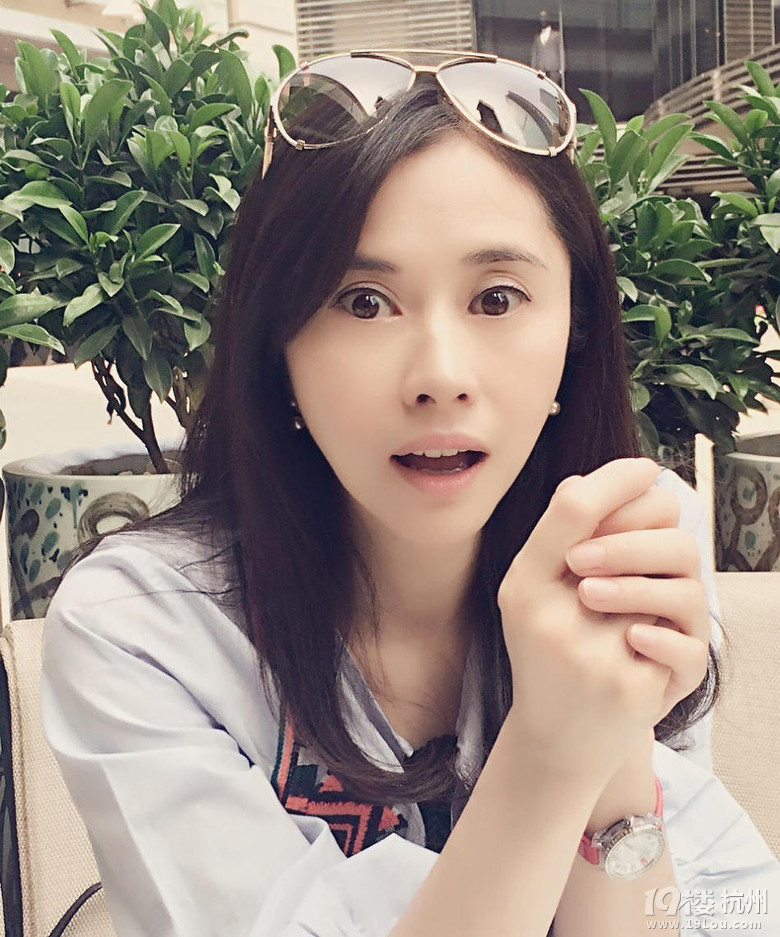 96版《笑傲江湖》仪琳近照 41岁的她肤白似少