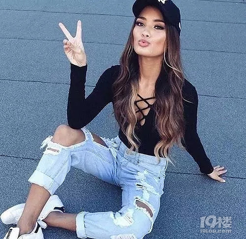 這件露胸的衣服，胸小的比胸大的穿更好看