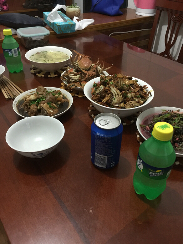 小螃蟹三吃:白烧蘸醋、红烧+醉蟹。(醉蟹