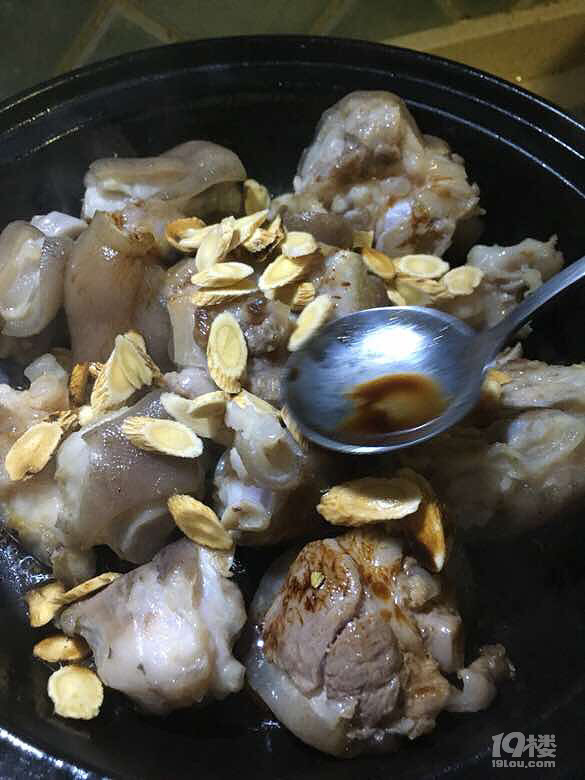 《楚家私房菜》系列之二百零五：豬腳黃豆燉