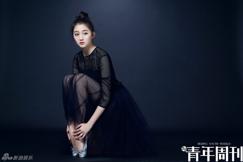 组图:19岁关晓彤性感出镜 黑天鹅蜕变优雅女神_高清图集_新