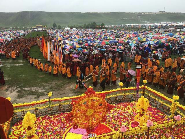 青海同德县桑赤寺大型法会.