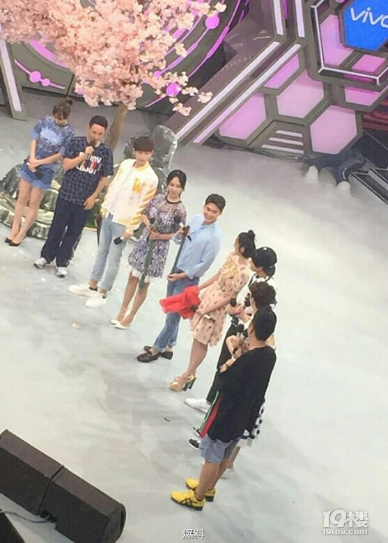 李易峰、杨紫录制快乐大本营,网友:颖宝不在呀