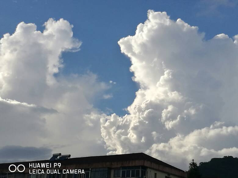 今天雨后云彩变幻!