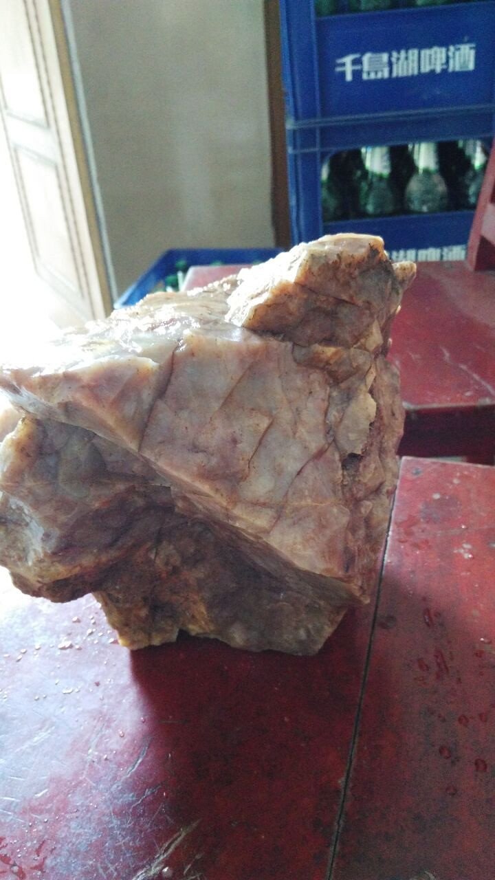 请问这个是什么石头,值钱吗,有人收购吗?
