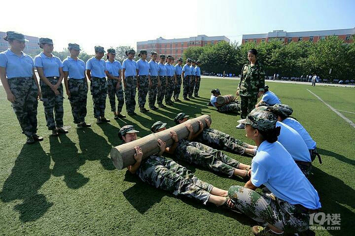 水盆美女美女军训教师别扑克领口憋气杭州魔鬼一字马图片