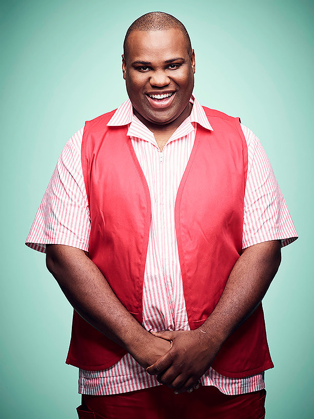 组图:《尖叫皇后》第2季女主美艳 杀手进医院