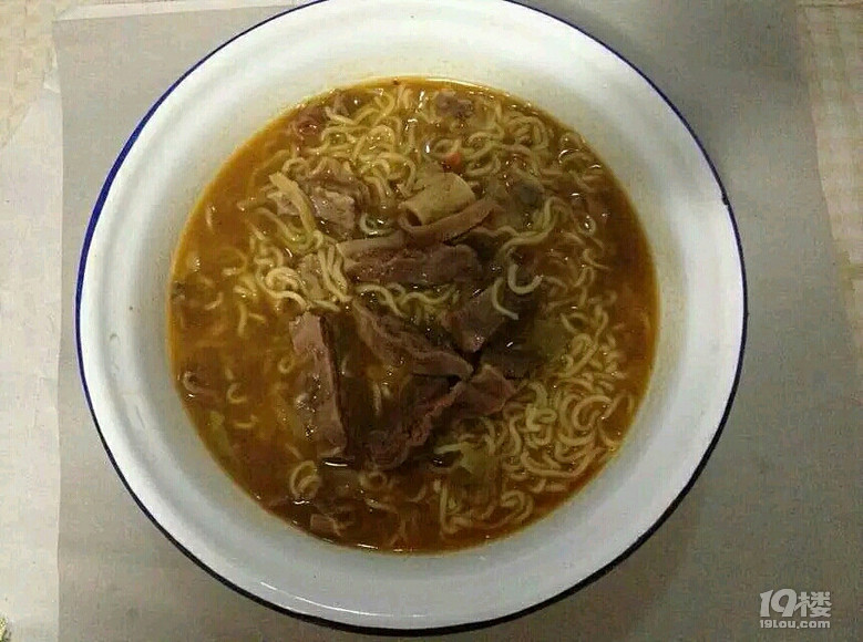 康師傅牛肉面，自己燒的才叫牛肉面，有肉