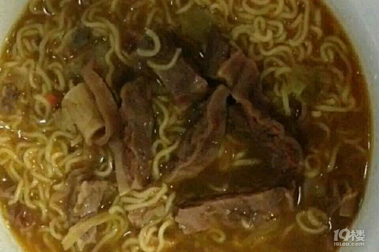康師傅牛肉面，自己燒的才叫牛肉面，有肉