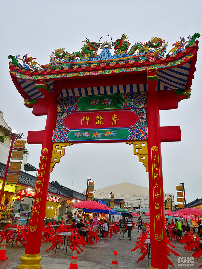 獨(dú)闖泰國紅燈區(qū)，遭遇黑幫，從六千米高空跳下，歡樂開8中
