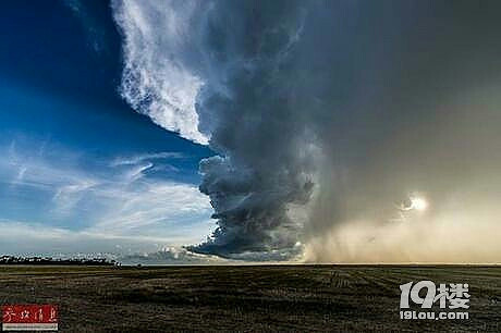 情侣玩命追龙卷风 拍出震撼大片2016\/10\/20