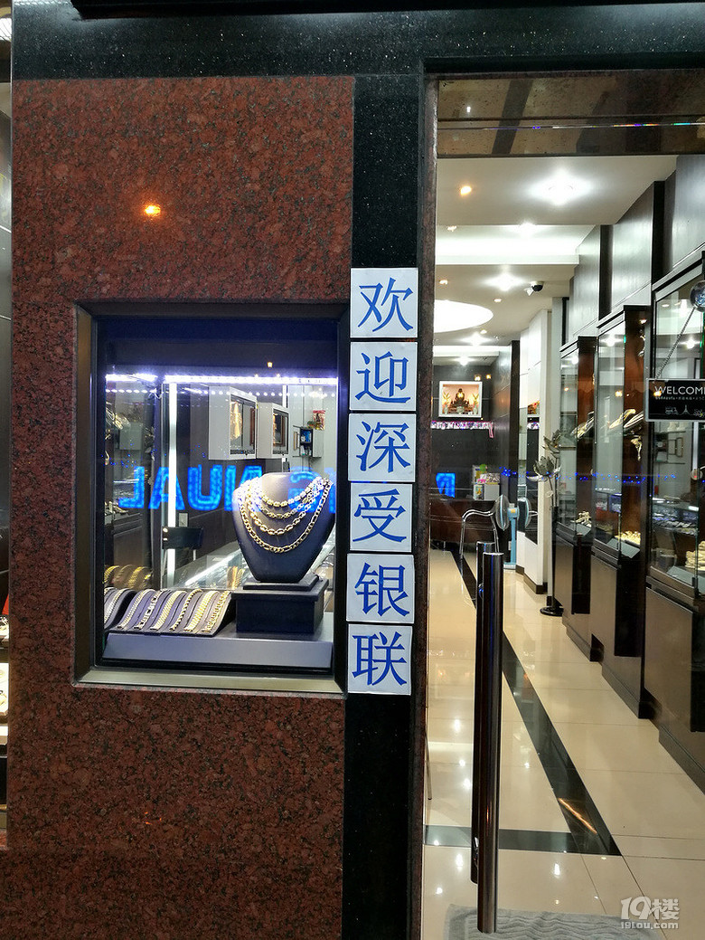 獨(dú)闖泰國紅燈區(qū)，遭遇黑幫，從六千米高空跳下，歡樂開8中