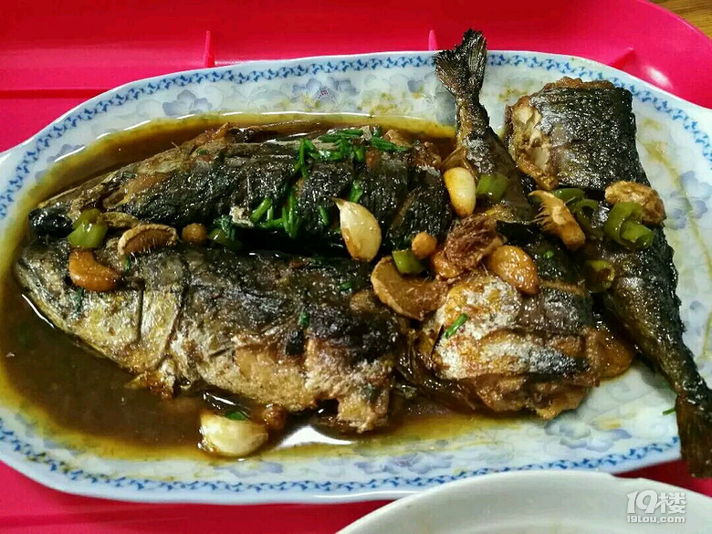 四個小菜兩個魚~