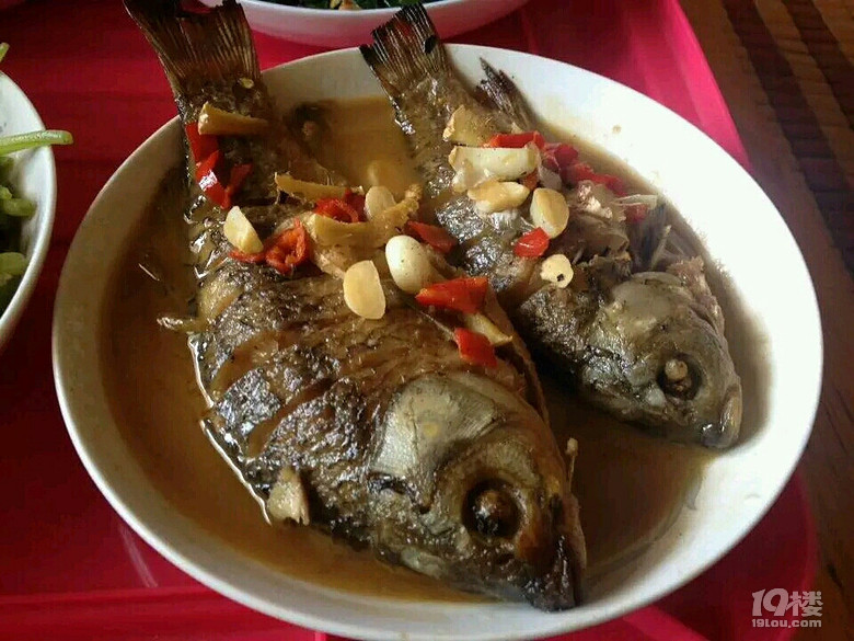 四個小菜兩個魚~