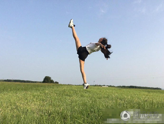 高清:蒙古小姐秀空中善舞马歌一字骑马-八土耳其热气球硬着陆图片