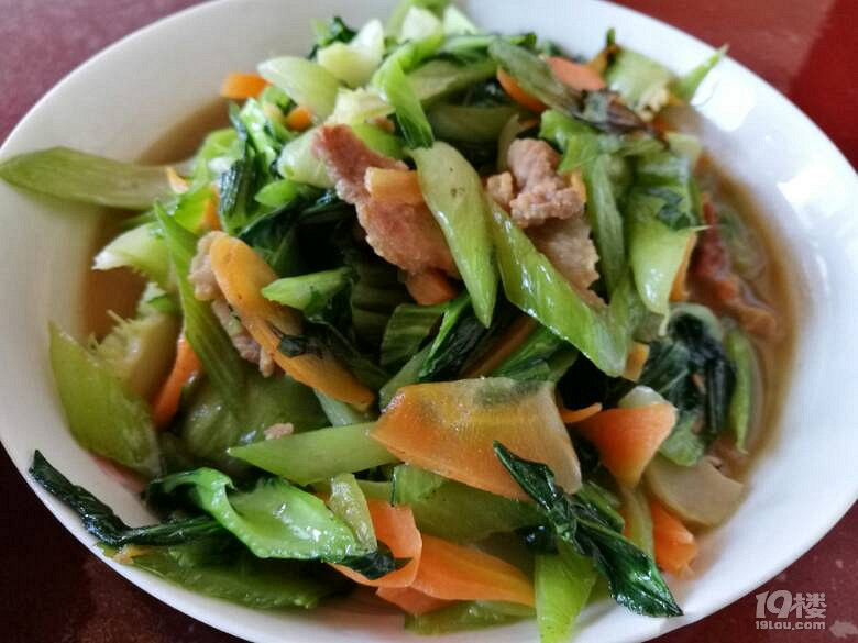 吃飯吃飯，三個(gè)菜~