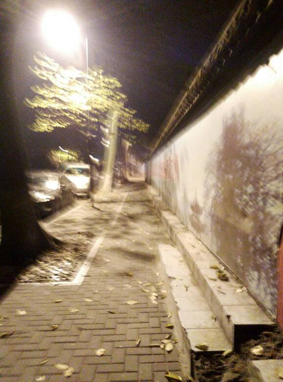 露宿街头,好冷啊