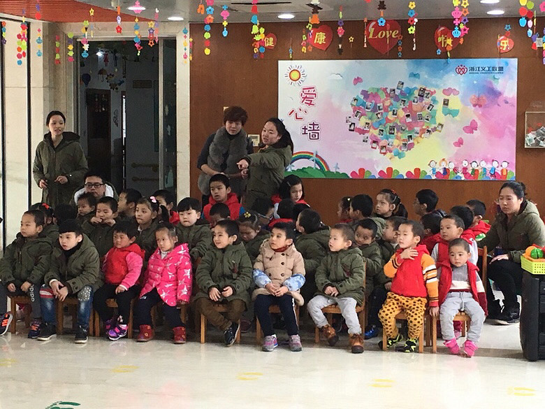 今天我们去了余杭区的聋哑学校做慈善活动…