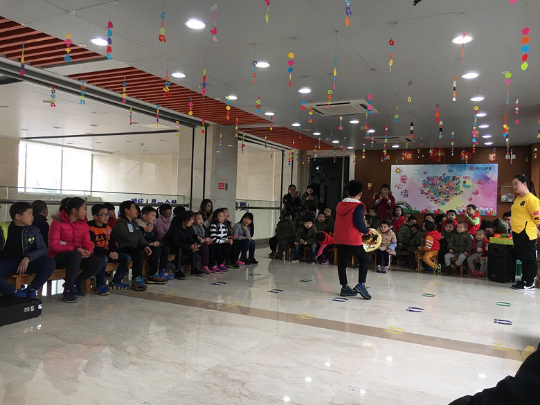 今天我们去了余杭区的聋哑学校做慈善活动…