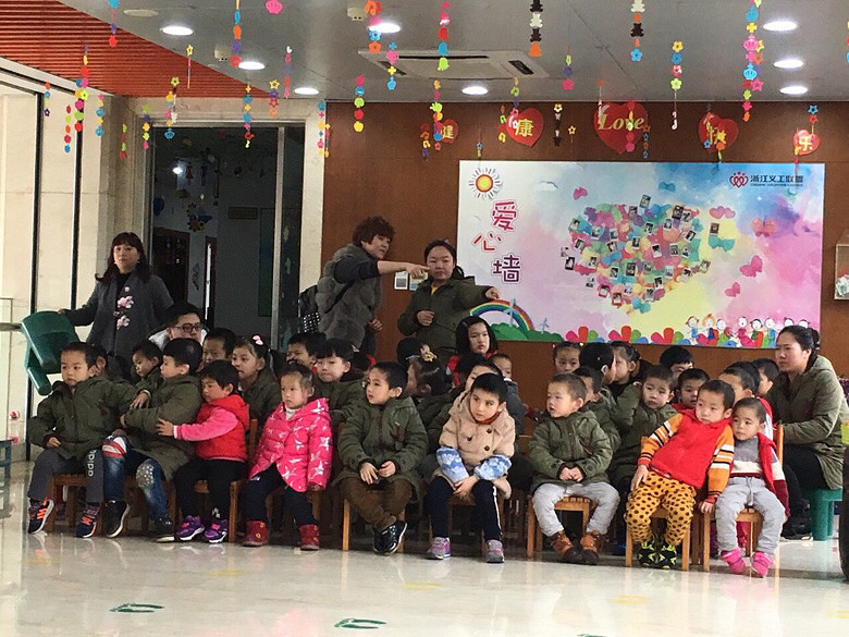 今天我们去了余杭区的聋哑学校做慈善活动…