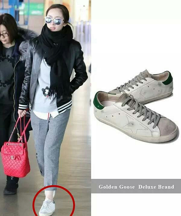 实拍杨幂鞋上被贴卫生巾?现身机场照网友疯狂